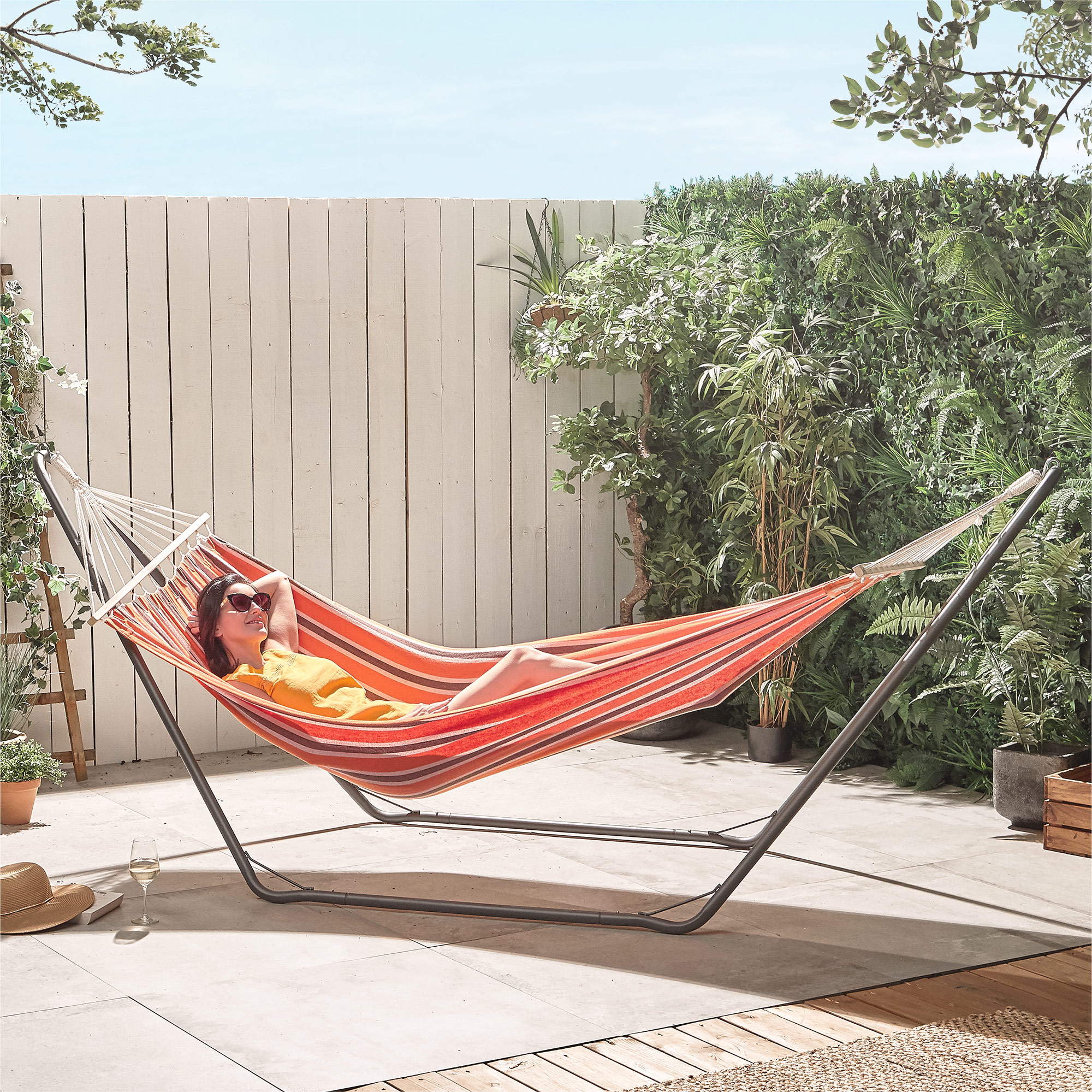 VonHaus Hammock with Metal Frame Luxury Standing Swinging Garden Patio