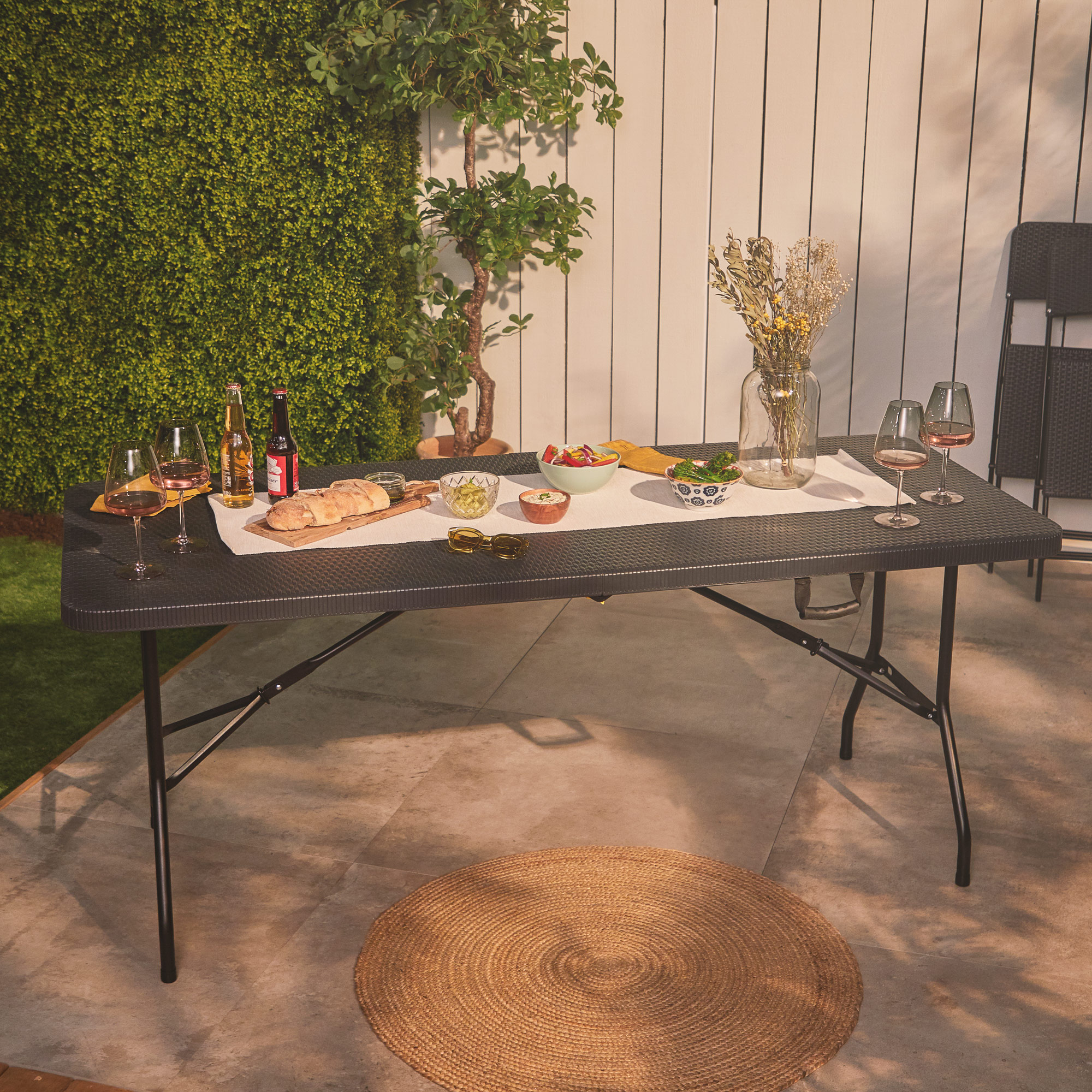 VonHaus 6ft Rattan Effect Folding Table – Durable Outdoor Garden