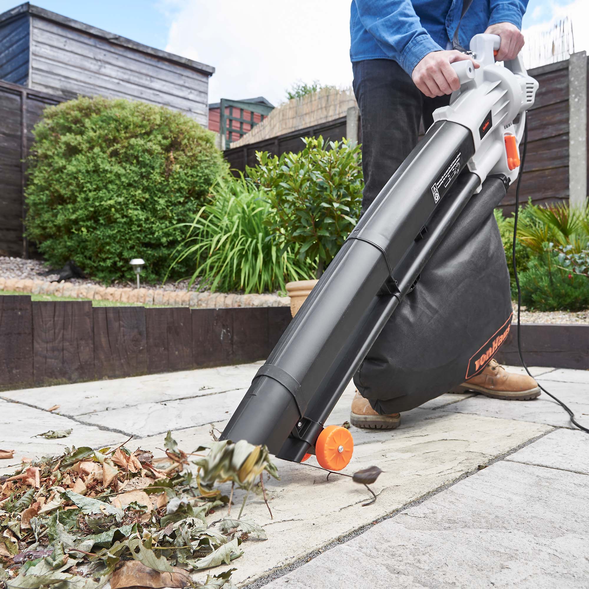 VonHaus 3000W Leaf Blower 3in1 Blows, Vacuums and Mulches Leaves