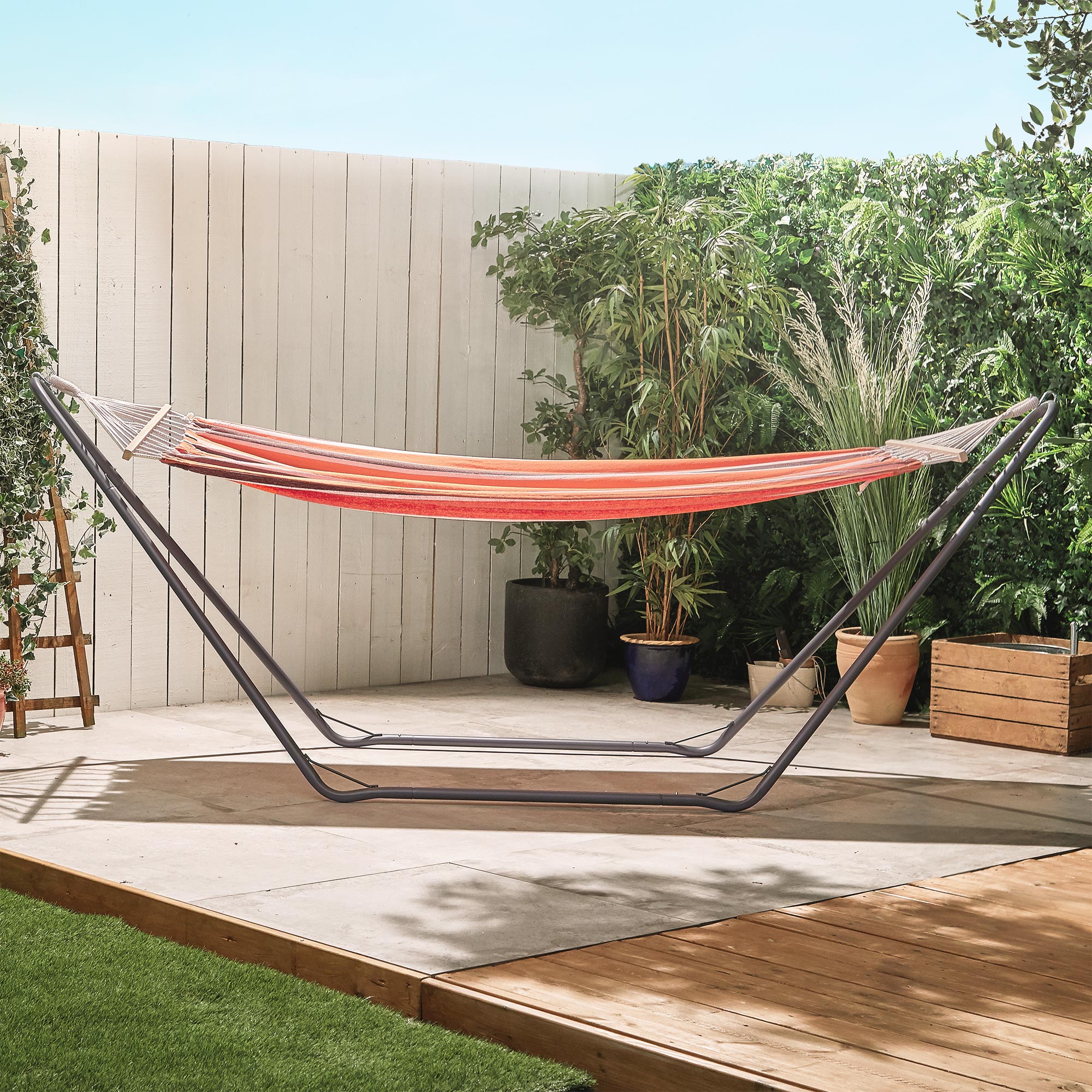 garden-swinging-hammocks