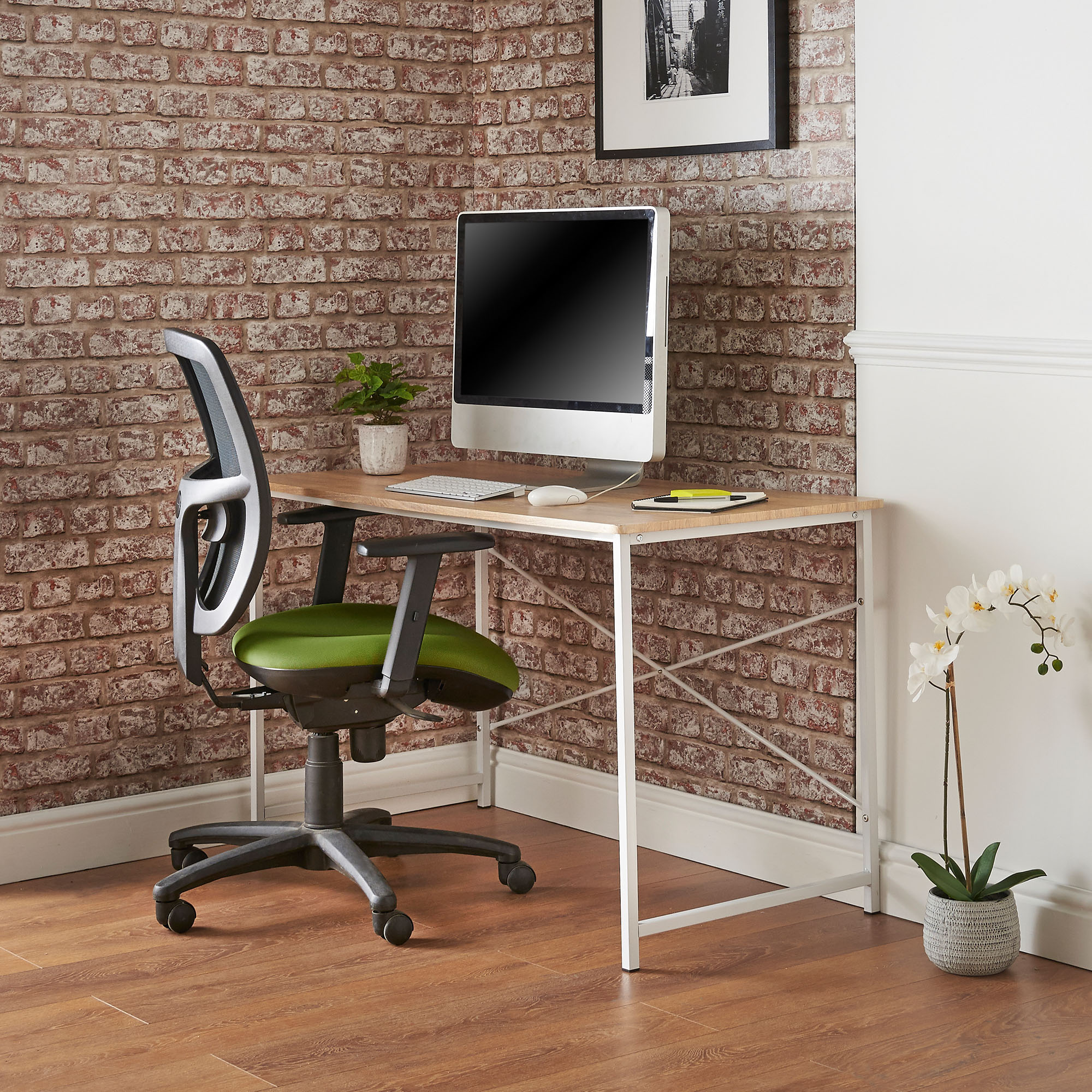 VonHaus Computer Desk Large WoodEffect Surface With Strong Metal Frame