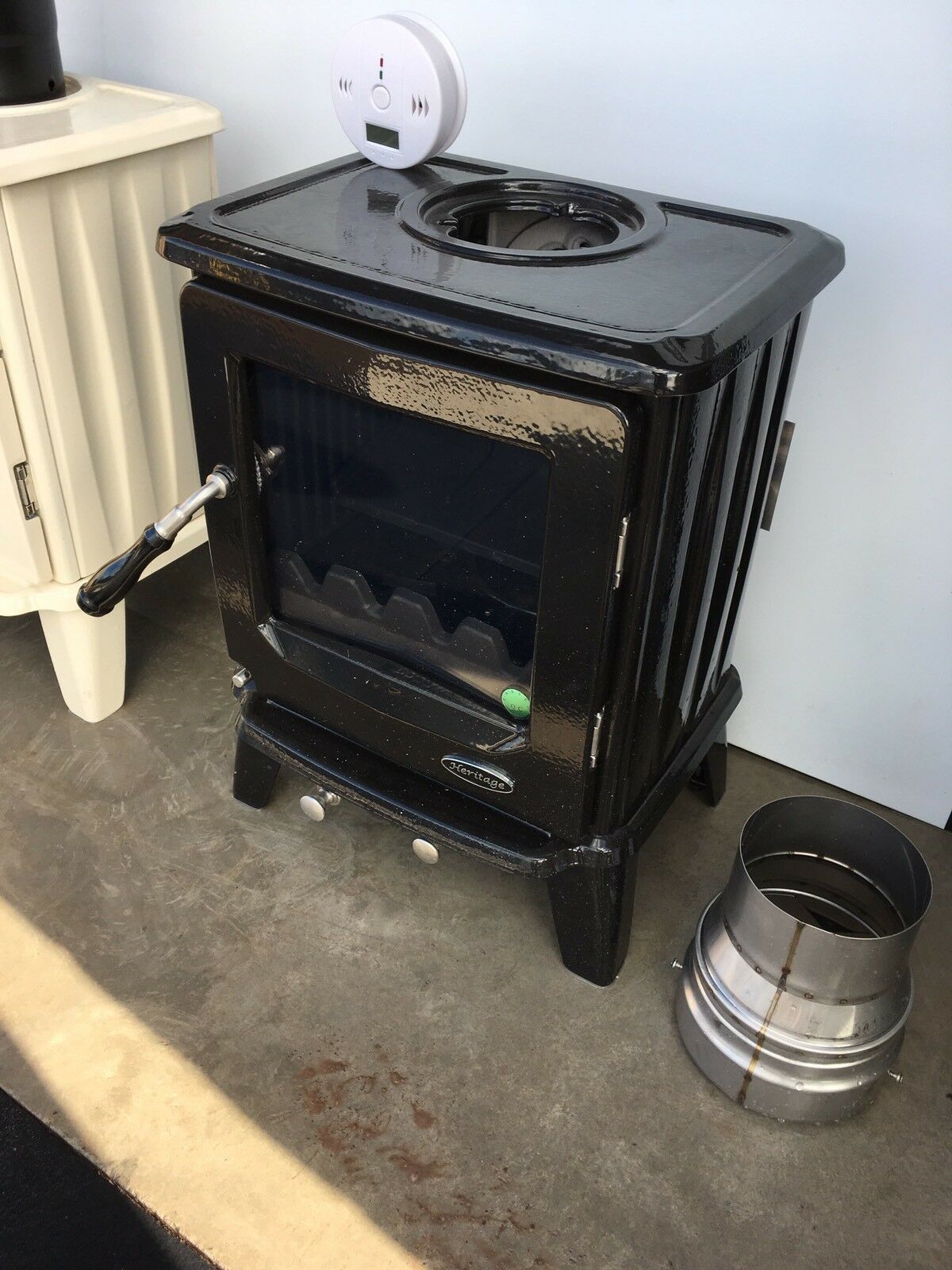 MULTIFUEL STOVE INSTALL KIT 904 FLUE LINER CREAM BLACK ENAMEL 5KW